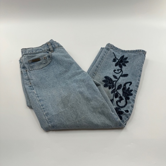 Calvin Klein Jeans Denim - Vintage Calvin Klein Light Wash Cropped Jeans – Women’s Size 6